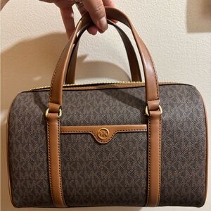 Jet Set Travel Medium Signature Logo Duffel Crossbody Bag NWOT